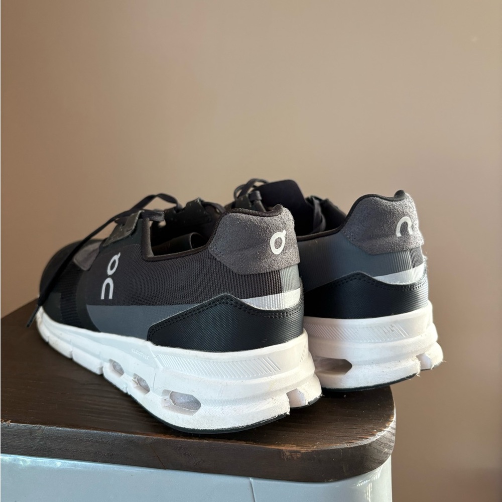 On Running Running Men’s Black & Gray Cloud Sneakers